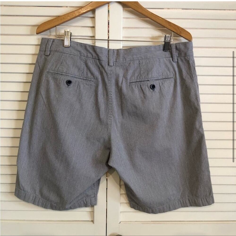 Men’s Banana Republic Aiden Shorts in Blue Stripe - Picture 4 of 4